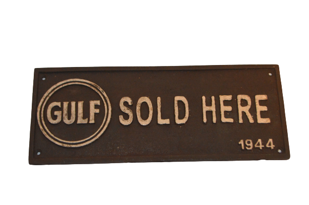 VINTAGE RUSTY STYLE GULF OIL SOLD HERE 1944 CAST IRON PLAQUE