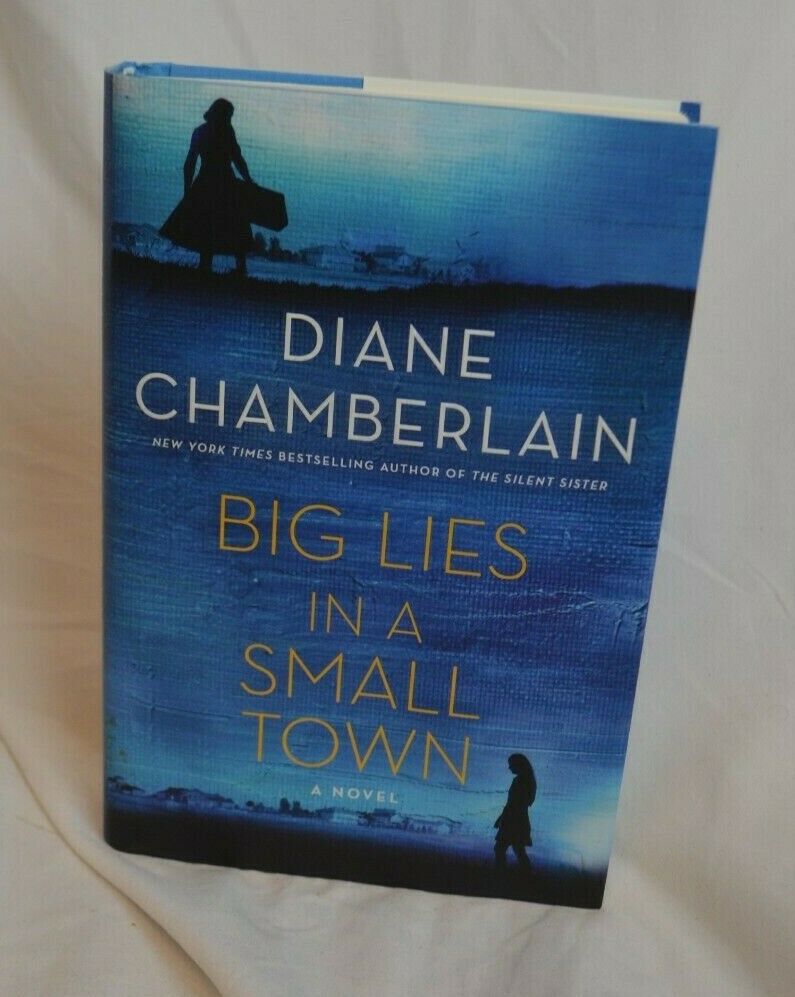 Big Lies in a Small Town - Hardcover By Chamberlain, Diane - GOOD